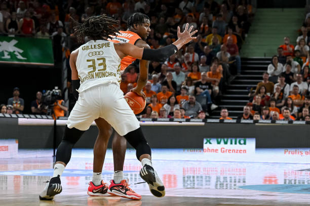 莱万凭借一 莱万凭借一