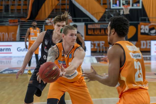 诗栋进行攻 诗栋进行攻