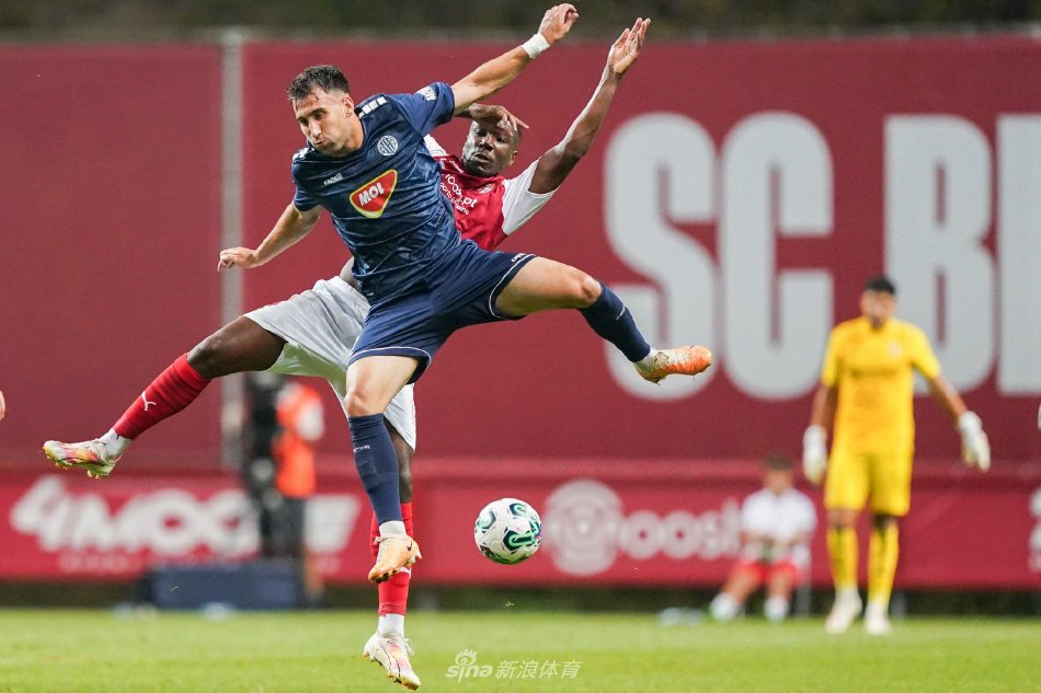 身体腾空而 身体腾空而